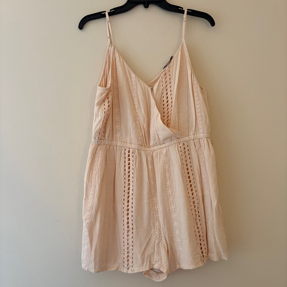 American Eagle Cream Lace Trim Romper – Size Large